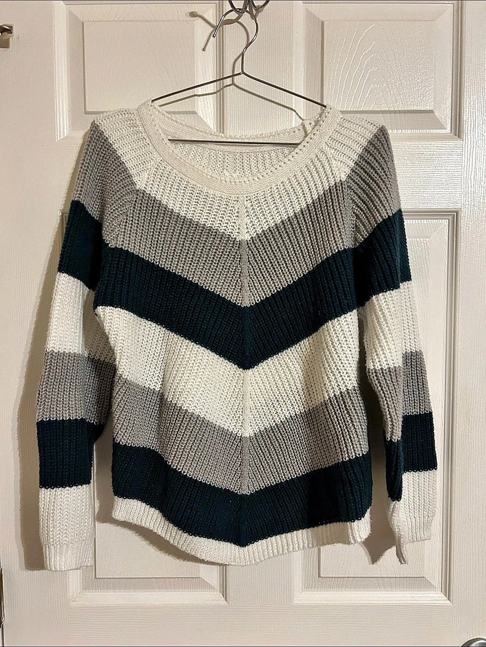 Chevron Stripe Crewneck Sweater in Gray & White Like New